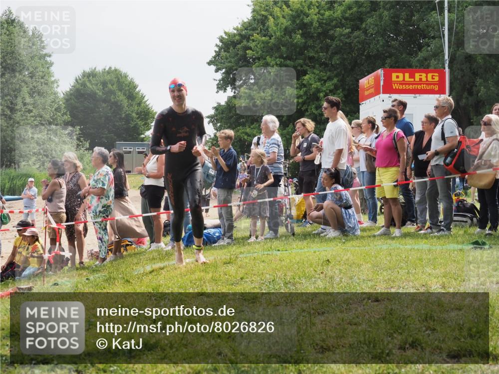 15.06.2025 - 27. Vierlanden-Triathlon KatJ http://msf.ph/oto/8026826 15.06.2025 11:00:28 Schwimmen 646, 657, 662, 694, 714, 731 meine-sportfotos.de
