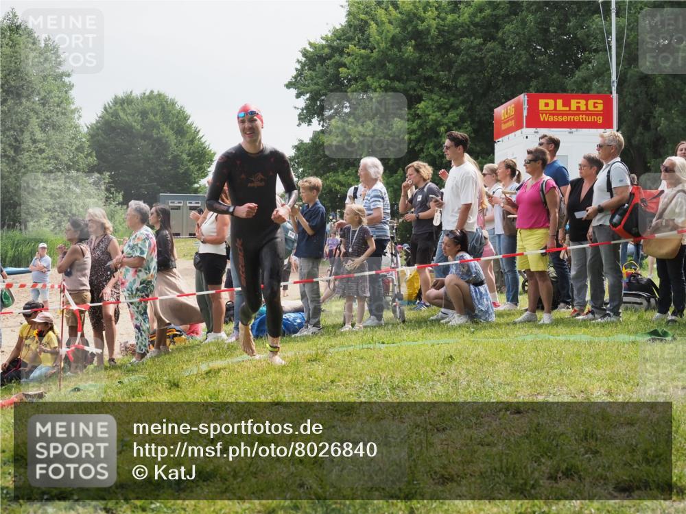 15.06.2025 - 27. Vierlanden-Triathlon KatJ http://msf.ph/oto/8026840 15.06.2025 11:00:28 Schwimmen 646, 657, 662, 694, 714, 731 meine-sportfotos.de