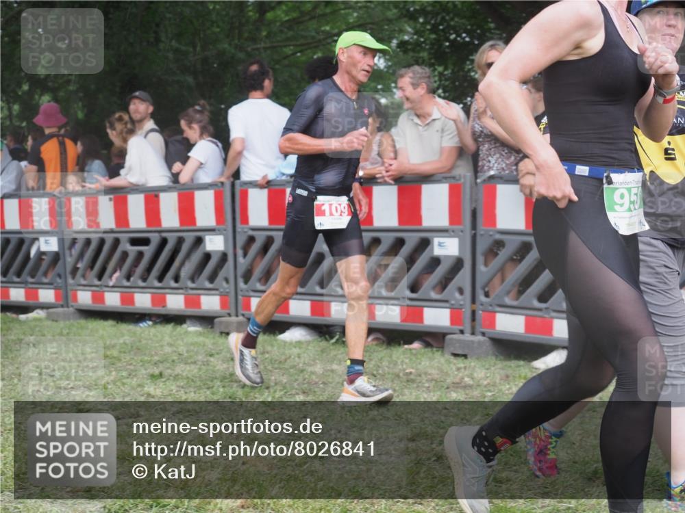 21.06.2025 - 27. Vierlanden-Triathlon KatJ http://msf.ph/oto/8026841 15.06.2025 13:29:49 Ziel 109 meine-sportfotos.de
