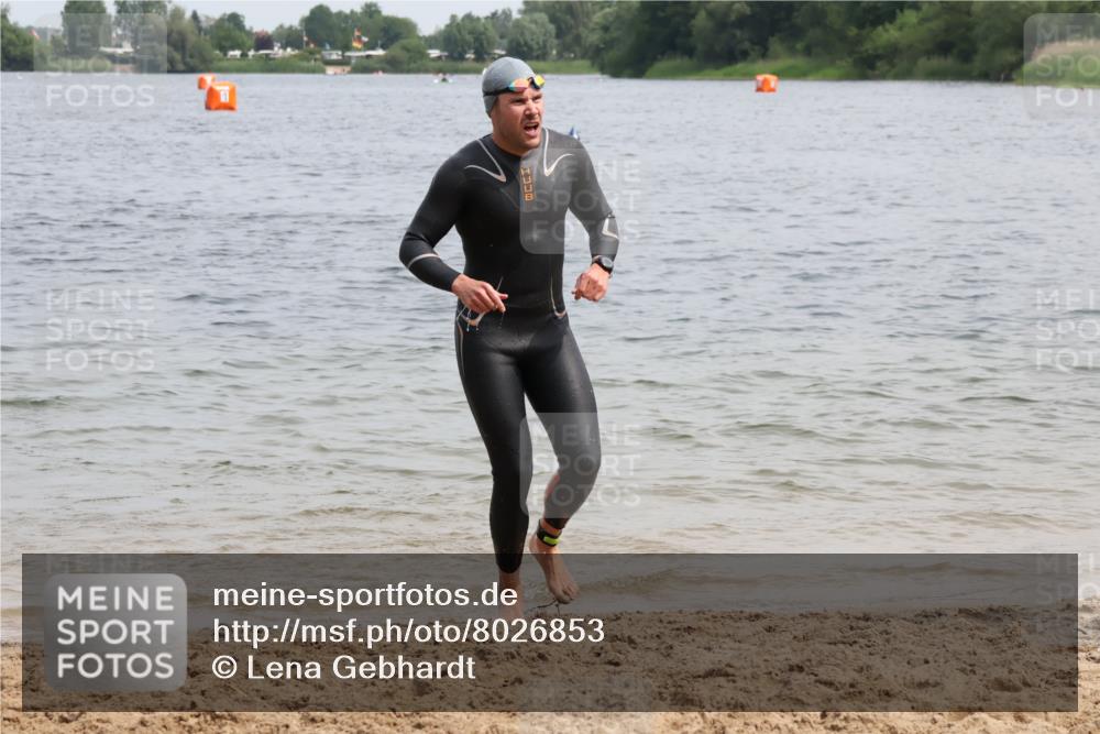 15.06.2025 - 27. Vierlanden-Triathlon Lena Gebhardt http://msf.ph/oto/8026853 15.06.2025 10:58:58 Schwimmen 706, 709, 760 meine-sportfotos.de
