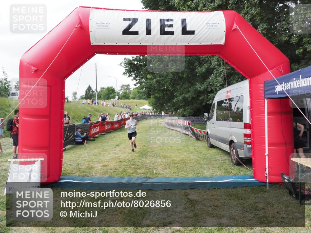 21.06.2025 - 27. Vierlanden-Triathlon MichiJ http://msf.ph/oto/8026856 15.06.2026 12:01:43 Ziel 503 meine-sportfotos.de