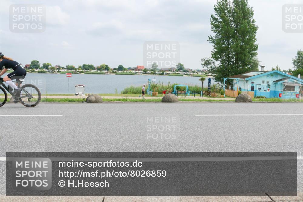 21.06.2025 - 27. Vierlanden-Triathlon H.Heesch http://msf.ph/oto/8026859 15.06.2025 12:16:20 Radfahren 889 meine-sportfotos.de