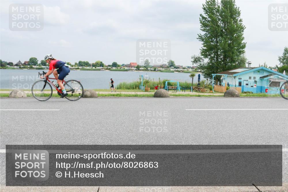 21.06.2025 - 27. Vierlanden-Triathlon H.Heesch http://msf.ph/oto/8026863 15.06.2025 12:16:30 Radfahren 895, 926 meine-sportfotos.de