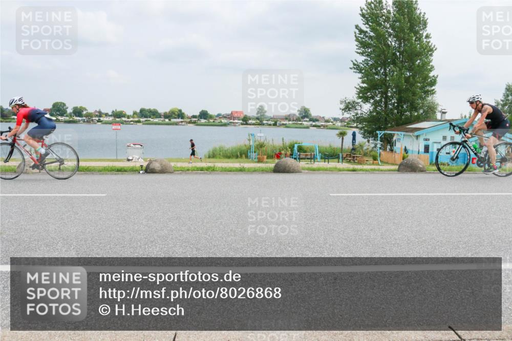 21.06.2025 - 27. Vierlanden-Triathlon H.Heesch http://msf.ph/oto/8026868 15.06.2025 12:16:30 Radfahren 895, 926 meine-sportfotos.de