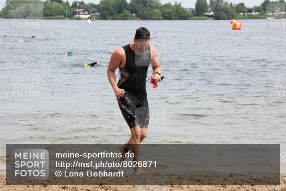 15.06.2025 - 27. Vierlanden-Triathlon Lena Gebhardt http://msf.ph/oto/8026871 15.06.2025 10:59:00 Schwimmen 706, 709, 760 meine-sportfotos.de