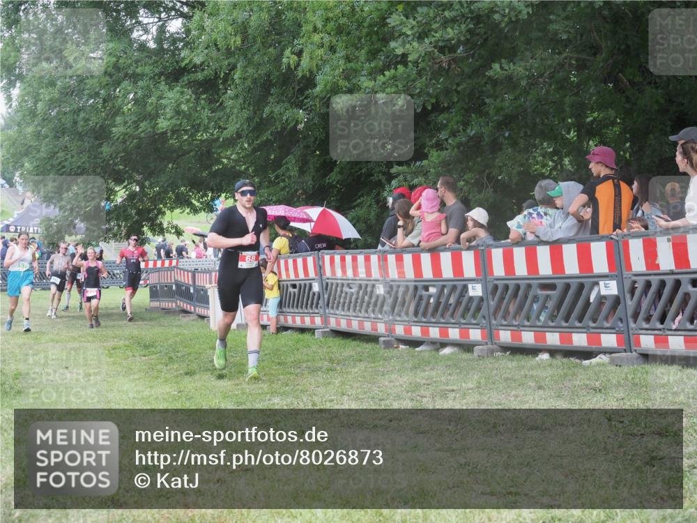 21.06.2025 - 27. Vierlanden-Triathlon KatJ http://msf.ph/oto/8026873 15.06.2025 13:30:08 Ziel 68, 227, 663, 958, 970 meine-sportfotos.de