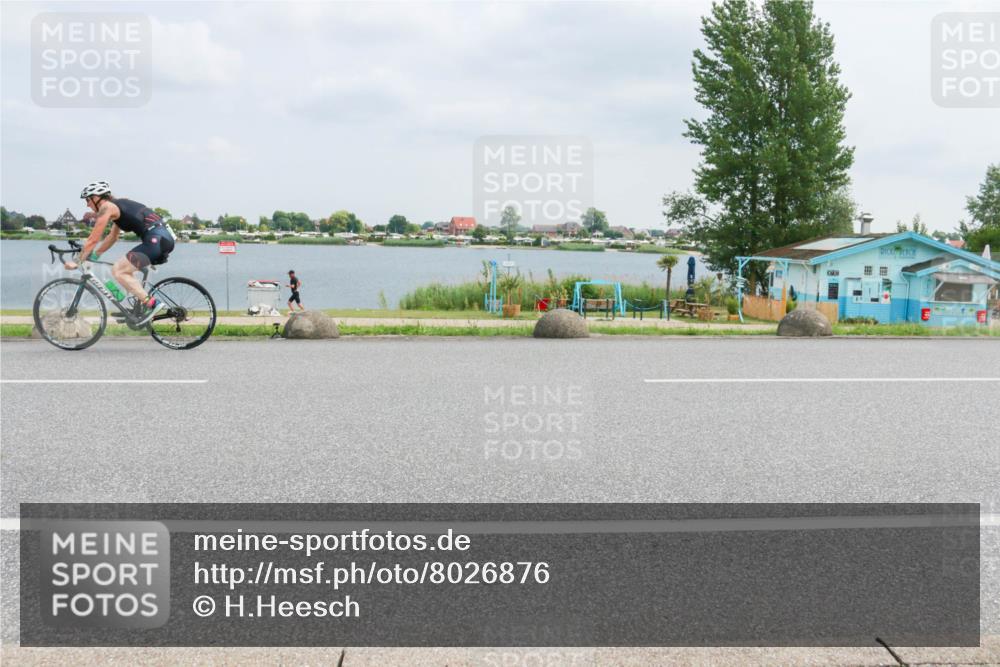 21.06.2025 - 27. Vierlanden-Triathlon H.Heesch http://msf.ph/oto/8026876 15.06.2025 12:16:31 Radfahren 895, 926 meine-sportfotos.de