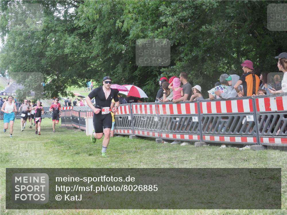 21.06.2025 - 27. Vierlanden-Triathlon KatJ http://msf.ph/oto/8026885 15.06.2025 13:30:08 Ziel 68, 227, 663, 958, 970 meine-sportfotos.de