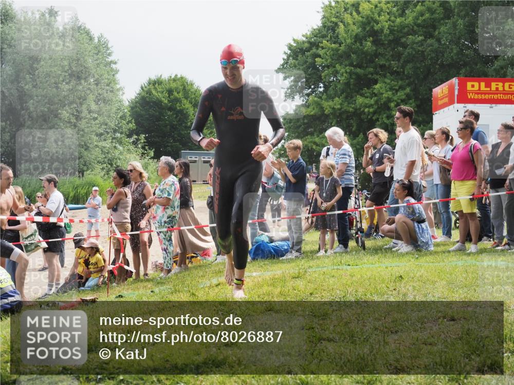 15.06.2025 - 27. Vierlanden-Triathlon KatJ http://msf.ph/oto/8026887 15.06.2025 11:00:29 Schwimmen 646, 657, 662, 694, 714, 731 meine-sportfotos.de