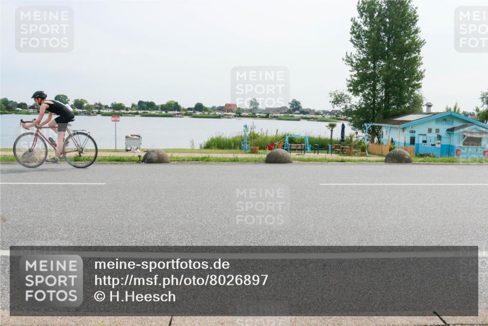 15.06.2025 - 27. Vierlanden-Triathlon H.Heesch http://msf.ph/oto/8026897 15.06.2025 10:27:47 Radfahren 49, 75, 100, 505, 529, 552 meine-sportfotos.de