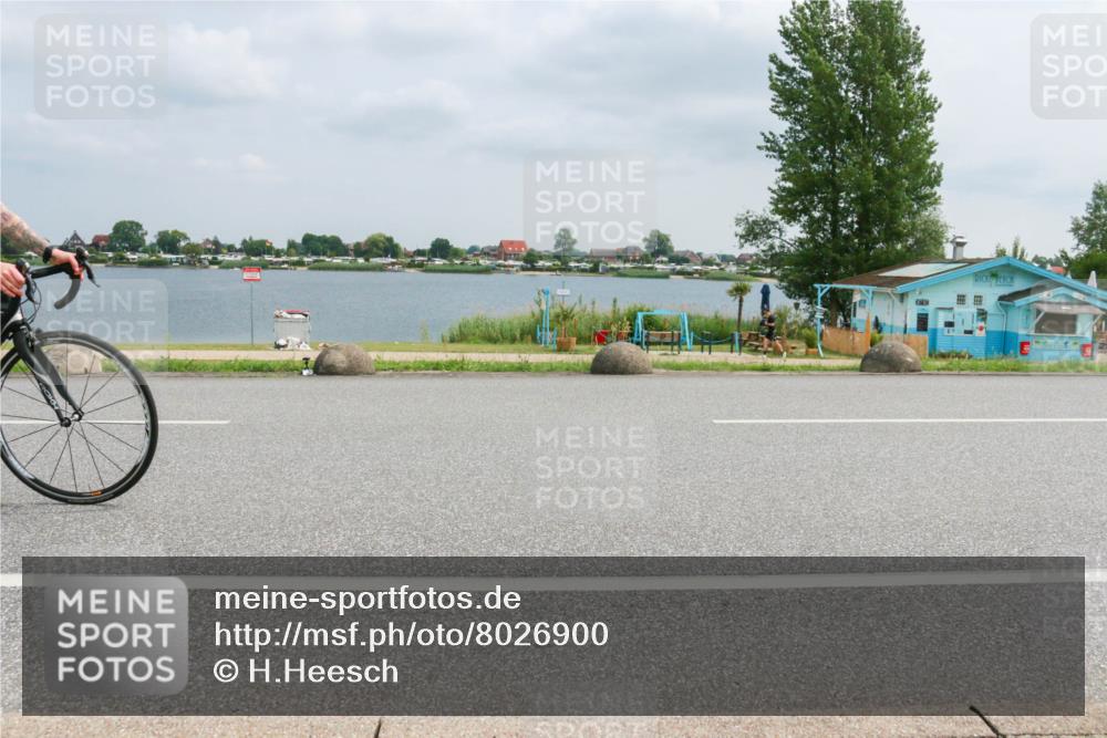 21.06.2025 - 27. Vierlanden-Triathlon H.Heesch http://msf.ph/oto/8026900 15.06.2025 12:16:50 Radfahren 808, 862, 918 meine-sportfotos.de