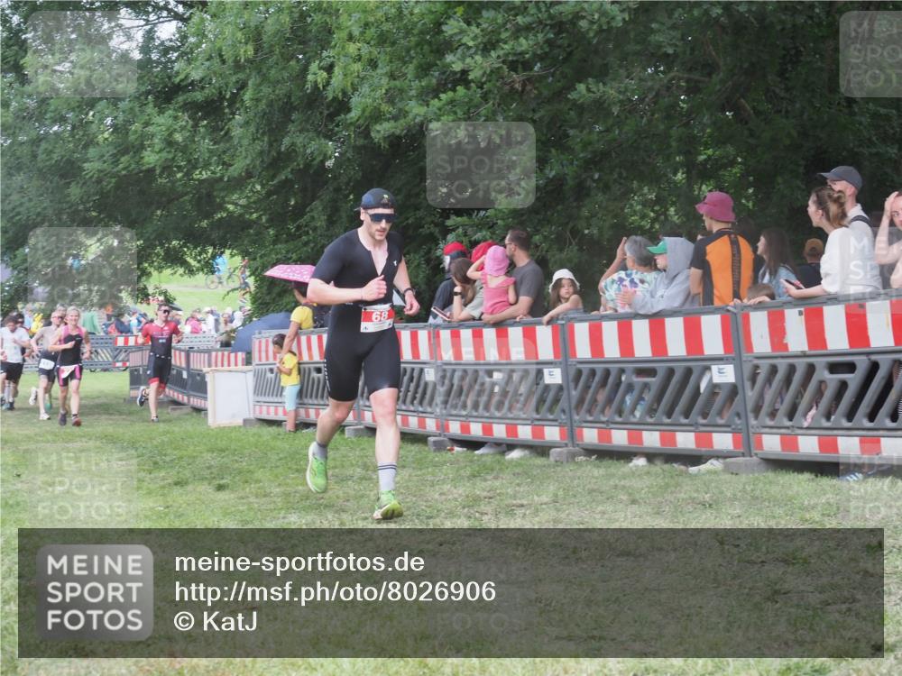 21.06.2025 - 27. Vierlanden-Triathlon KatJ http://msf.ph/oto/8026906 15.06.2025 13:30:09 Ziel 68, 227, 663, 958, 970 meine-sportfotos.de