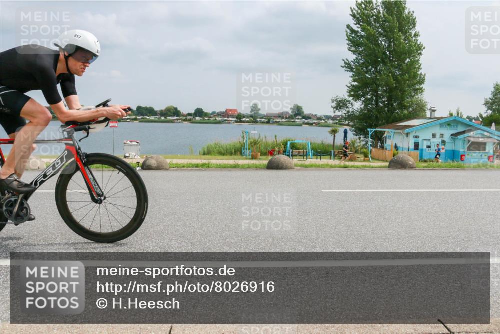 21.06.2025 - 27. Vierlanden-Triathlon H.Heesch http://msf.ph/oto/8026916 15.06.2025 12:16:58 Radfahren 667, 817 meine-sportfotos.de