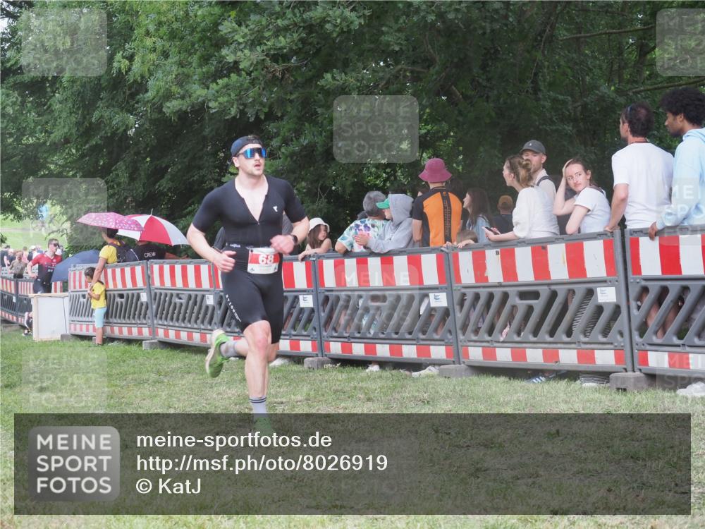 21.06.2025 - 27. Vierlanden-Triathlon KatJ http://msf.ph/oto/8026919 15.06.2025 13:30:09 Ziel 68, 227, 663, 958, 970 meine-sportfotos.de