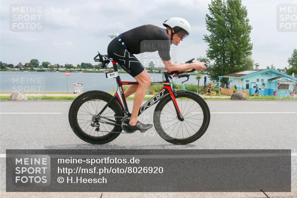 21.06.2025 - 27. Vierlanden-Triathlon H.Heesch http://msf.ph/oto/8026920 15.06.2025 12:16:58 Radfahren 667, 817 meine-sportfotos.de
