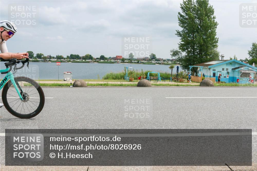 21.06.2025 - 27. Vierlanden-Triathlon H.Heesch http://msf.ph/oto/8026926 15.06.2025 12:17:00 Radfahren 667, 691, 817 meine-sportfotos.de
