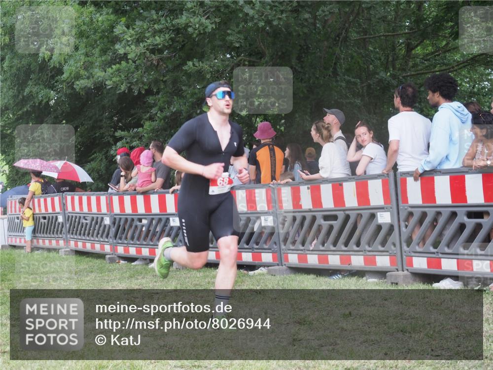 21.06.2025 - 27. Vierlanden-Triathlon KatJ http://msf.ph/oto/8026944 15.06.2025 13:30:10 Ziel 68, 227, 663, 891, 958, 970 meine-sportfotos.de