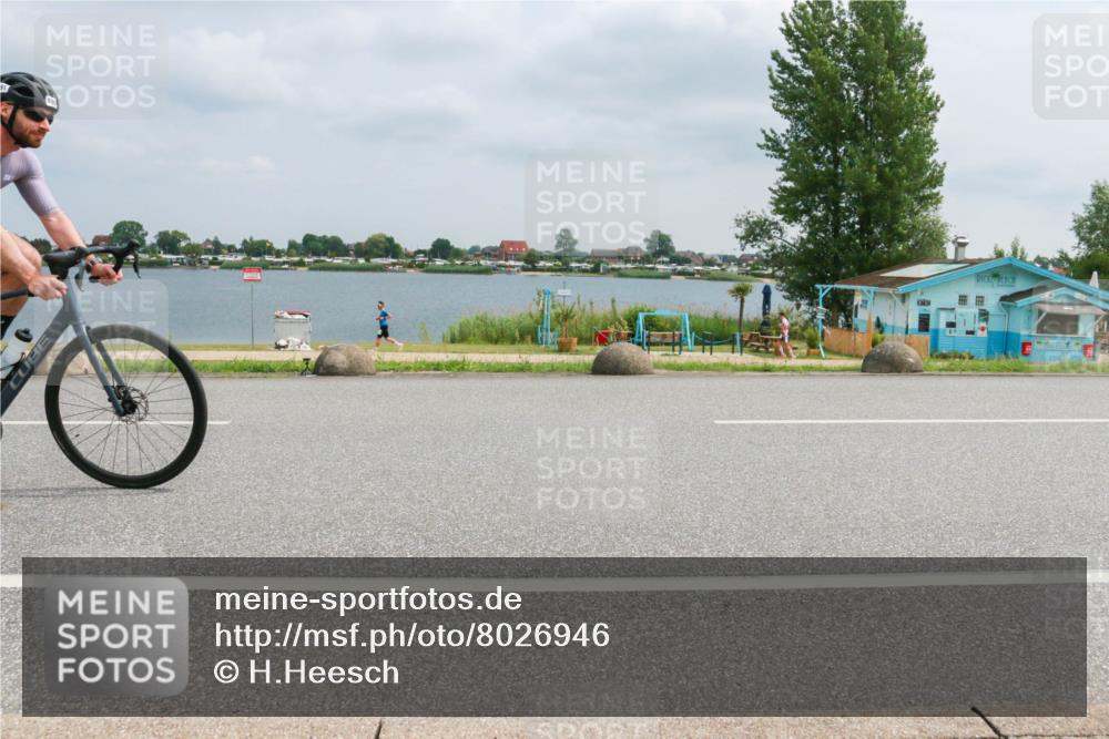 21.06.2025 - 27. Vierlanden-Triathlon H.Heesch http://msf.ph/oto/8026946 15.06.2025 12:17:04 Radfahren 667, 691, 923 meine-sportfotos.de