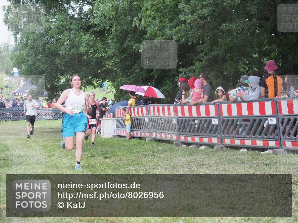 21.06.2025 - 27. Vierlanden-Triathlon KatJ http://msf.ph/oto/8026956 15.06.2025 13:30:11 Ziel 68, 227, 663, 891, 958, 970 meine-sportfotos.de