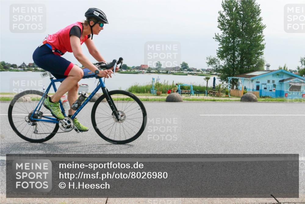 15.06.2025 - 27. Vierlanden-Triathlon H.Heesch http://msf.ph/oto/8026980 15.06.2025 11:19:59 Radfahren 251, 772, 982 meine-sportfotos.de