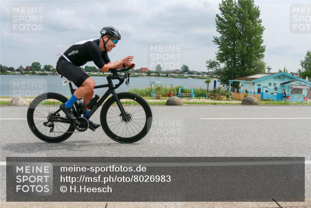 21.06.2025 - 27. Vierlanden-Triathlon H.Heesch http://msf.ph/oto/8026983 15.06.2025 12:17:11 Radfahren 641, 955 meine-sportfotos.de
