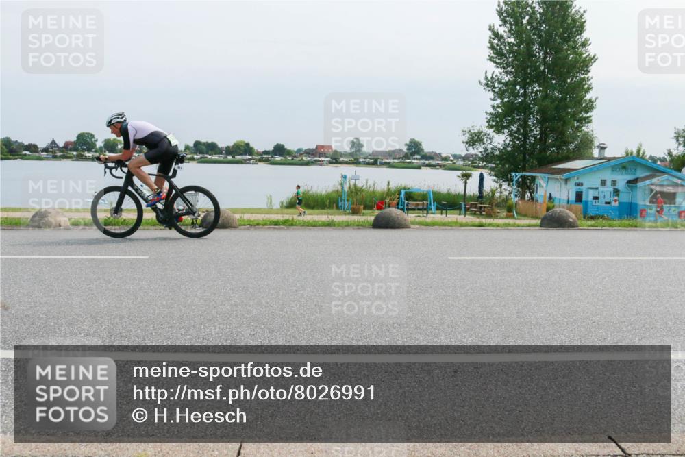 15.06.2025 - 27. Vierlanden-Triathlon H.Heesch http://msf.ph/oto/8026991 15.06.2025 11:20:01 Radfahren 251, 772, 811 meine-sportfotos.de
