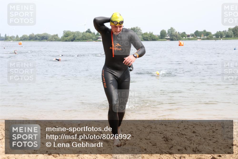 15.06.2025 - 27. Vierlanden-Triathlon Lena Gebhardt http://msf.ph/oto/8026992 15.06.2025 10:59:29 Schwimmen 641, 668, 751 meine-sportfotos.de