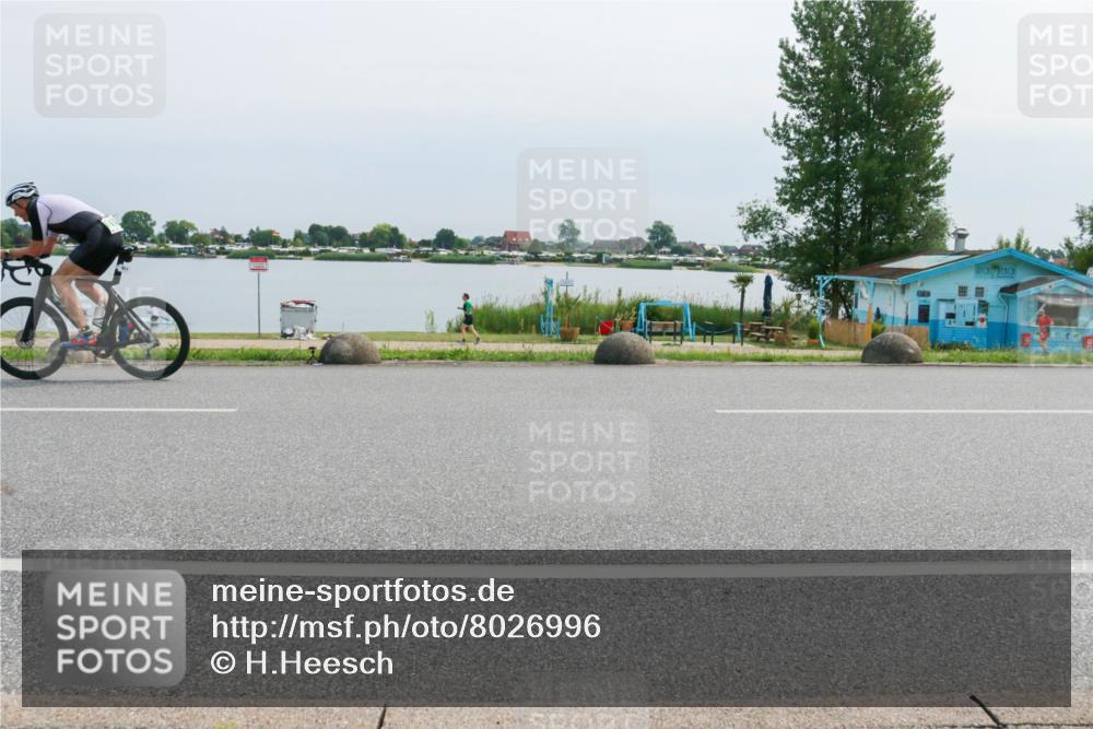 15.06.2025 - 27. Vierlanden-Triathlon H.Heesch http://msf.ph/oto/8026996 15.06.2025 11:20:01 Radfahren 251, 772, 811 meine-sportfotos.de