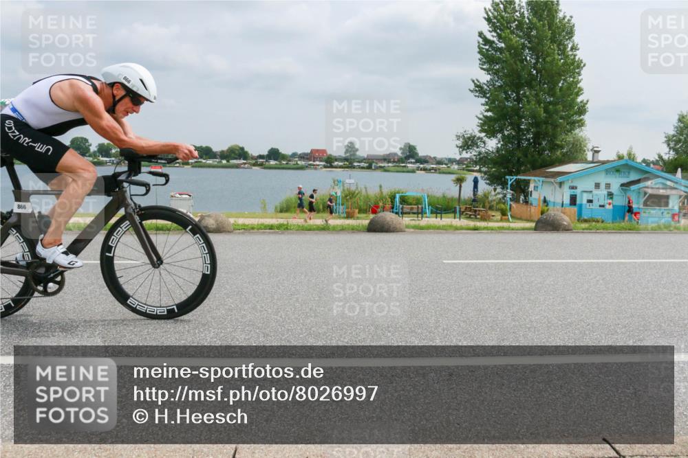 21.06.2025 - 27. Vierlanden-Triathlon H.Heesch http://msf.ph/oto/8026997 15.06.2025 12:17:30 Radfahren 723, 866 meine-sportfotos.de