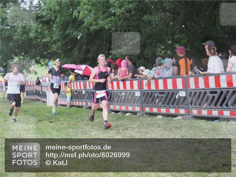 21.06.2025 - 27. Vierlanden-Triathlon KatJ http://msf.ph/oto/8026999 15.06.2025 13:30:13 Ziel 227, 663, 785, 891, 958, 970 meine-sportfotos.de