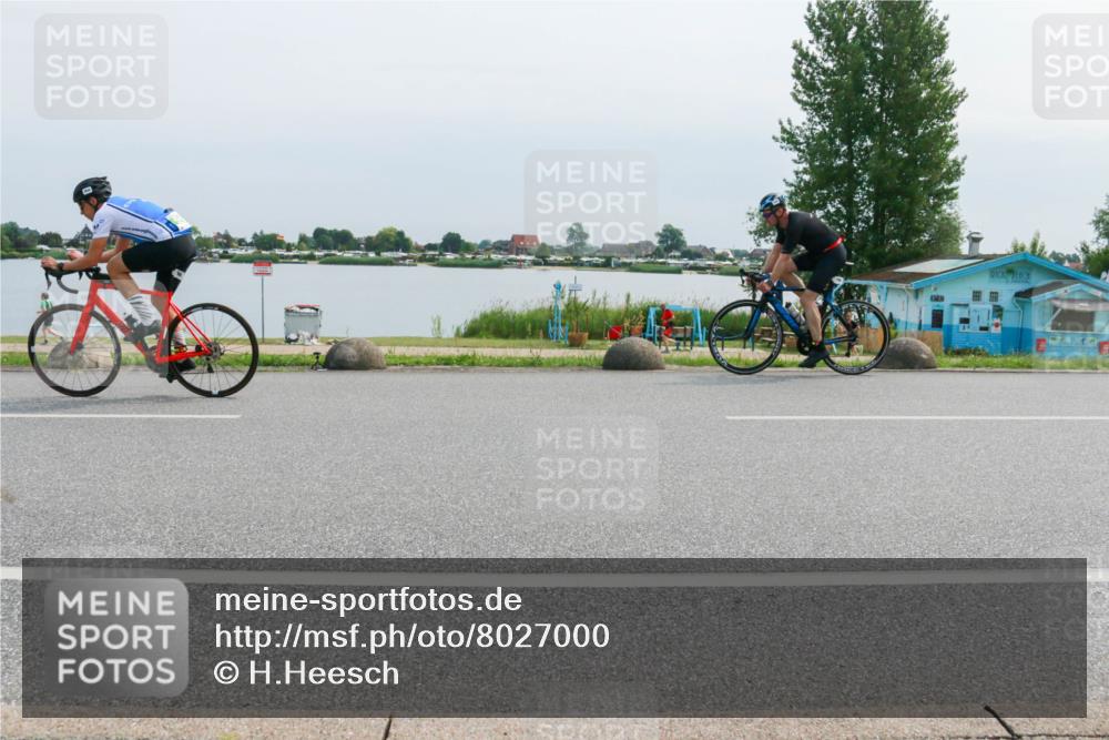 15.06.2025 - 27. Vierlanden-Triathlon H.Heesch http://msf.ph/oto/8027000 15.06.2025 11:20:07 Radfahren 3, 115, 232, 789, 811, 968 meine-sportfotos.de