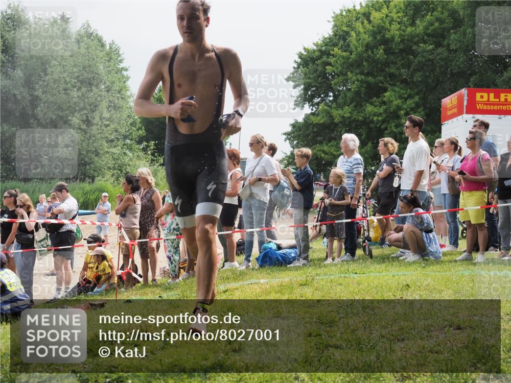 15.06.2025 - 27. Vierlanden-Triathlon KatJ http://msf.ph/oto/8027001 15.06.2025 11:00:31 Schwimmen 646, 662, 694, 714, 731 meine-sportfotos.de