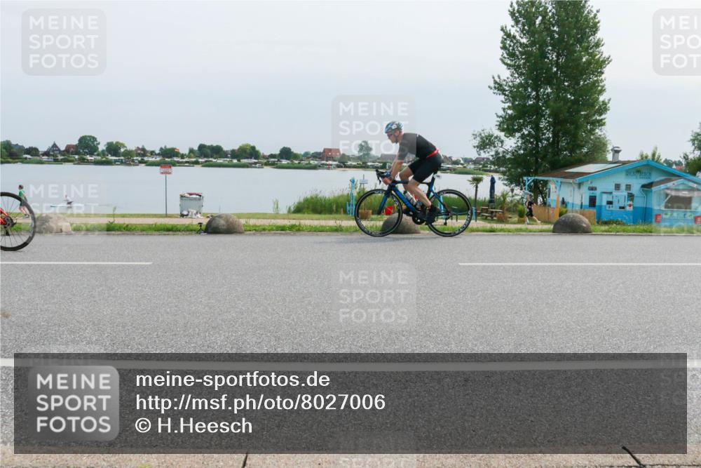 15.06.2025 - 27. Vierlanden-Triathlon H.Heesch http://msf.ph/oto/8027006 15.06.2025 11:20:07 Radfahren 3, 115, 232, 789, 811, 968 meine-sportfotos.de