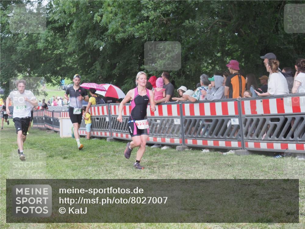 21.06.2025 - 27. Vierlanden-Triathlon KatJ http://msf.ph/oto/8027007 15.06.2025 13:30:13 Ziel 227, 663, 785, 891, 958, 970 meine-sportfotos.de