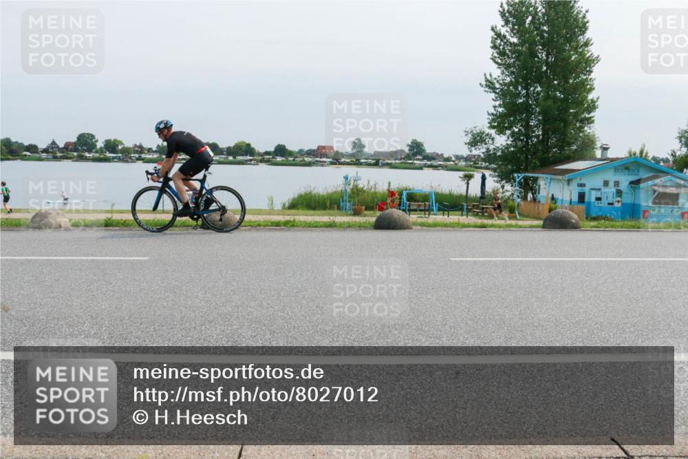 15.06.2025 - 27. Vierlanden-Triathlon H.Heesch http://msf.ph/oto/8027012 15.06.2025 11:20:08 Radfahren 3, 115, 232, 789, 811, 852, 968 meine-sportfotos.de