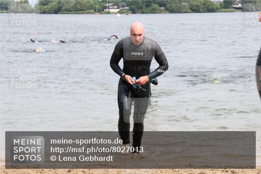 15.06.2025 - 27. Vierlanden-Triathlon Lena Gebhardt http://msf.ph/oto/8027013 15.06.2025 10:59:30 Schwimmen 641, 668, 751 meine-sportfotos.de