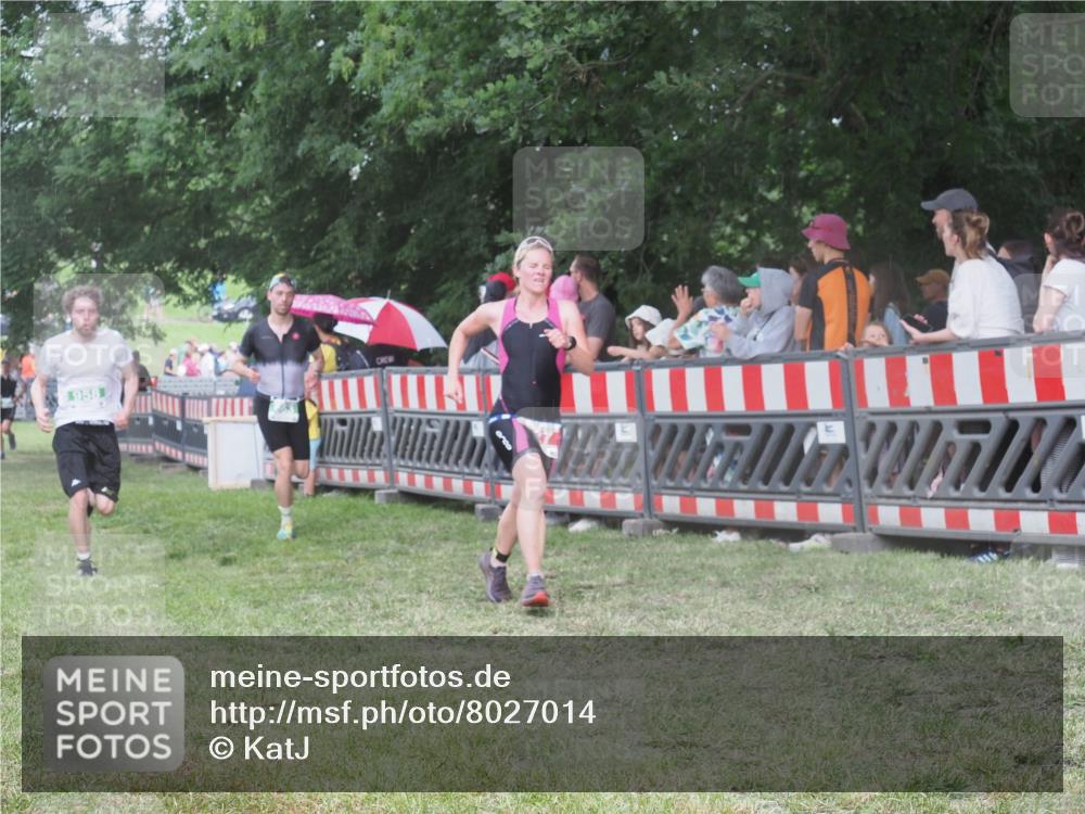 21.06.2025 - 27. Vierlanden-Triathlon KatJ http://msf.ph/oto/8027014 15.06.2025 13:30:13 Ziel 227, 663, 785, 891, 958, 970 meine-sportfotos.de