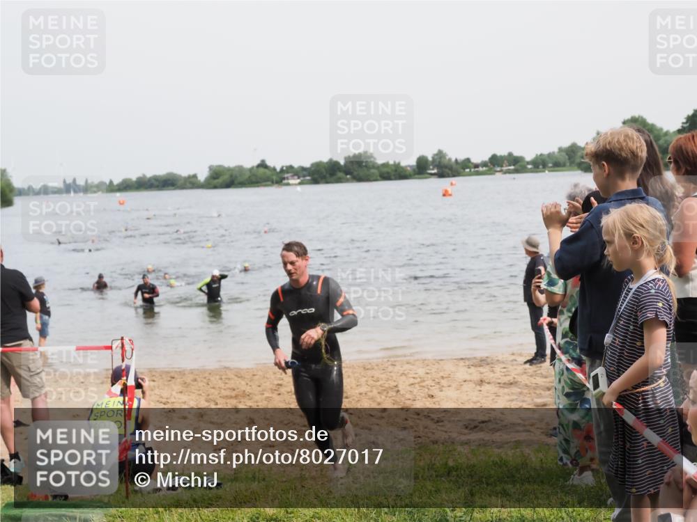 21.06.2025 - 27. Vierlanden-Triathlon MichiJ http://msf.ph/oto/8027017 15.06.2026 10:57:39 Schwimmen 707, 722 meine-sportfotos.de