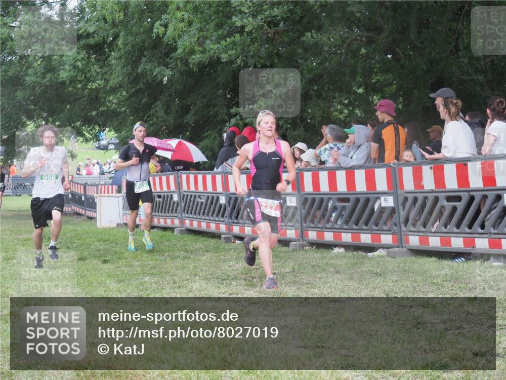 21.06.2025 - 27. Vierlanden-Triathlon KatJ http://msf.ph/oto/8027019 15.06.2025 13:30:13 Ziel 227, 663, 785, 891, 958, 970 meine-sportfotos.de