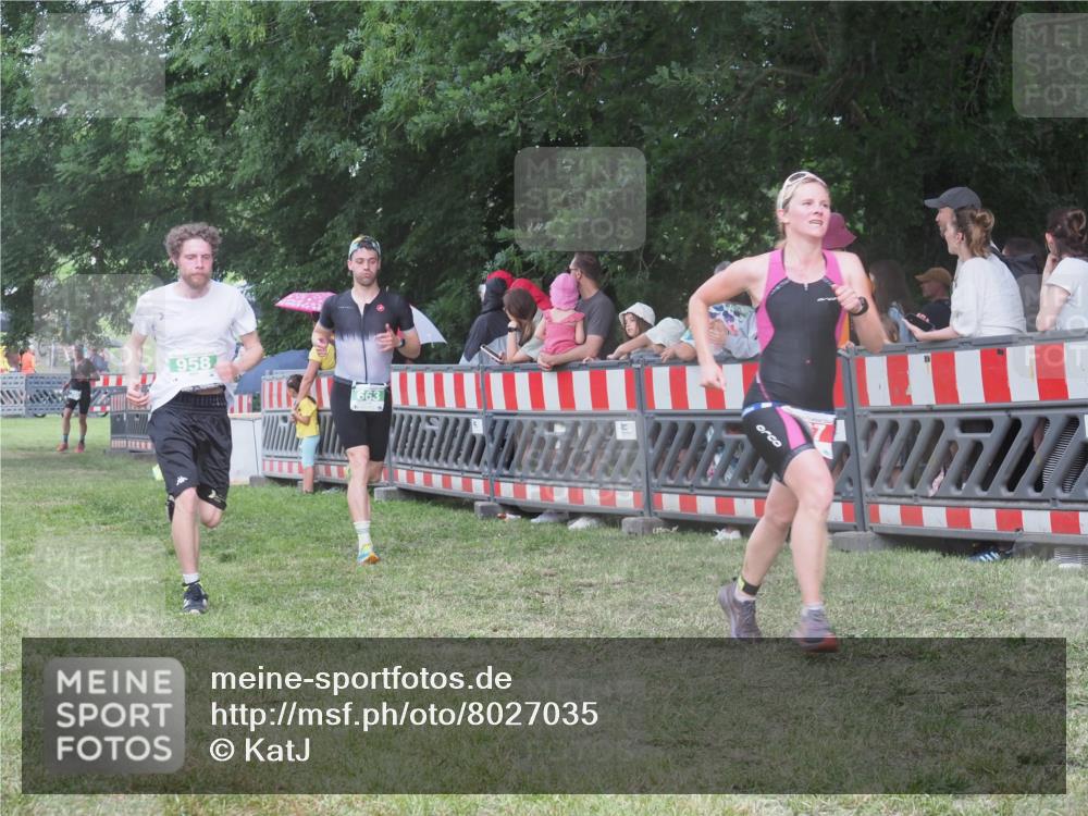 21.06.2025 - 27. Vierlanden-Triathlon KatJ http://msf.ph/oto/8027035 15.06.2025 13:30:13 Ziel 227, 663, 785, 891, 958, 970 meine-sportfotos.de