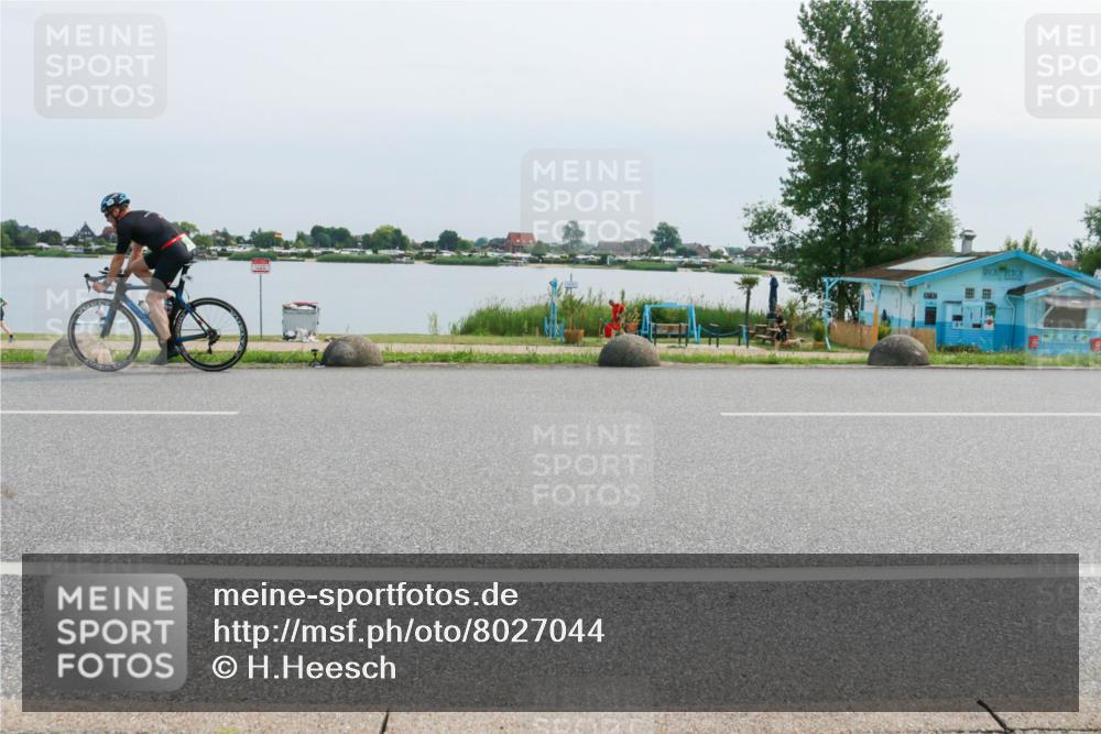 15.06.2025 - 27. Vierlanden-Triathlon H.Heesch http://msf.ph/oto/8027044 15.06.2025 11:20:08 Radfahren 3, 115, 232, 789, 811, 852, 968 meine-sportfotos.de