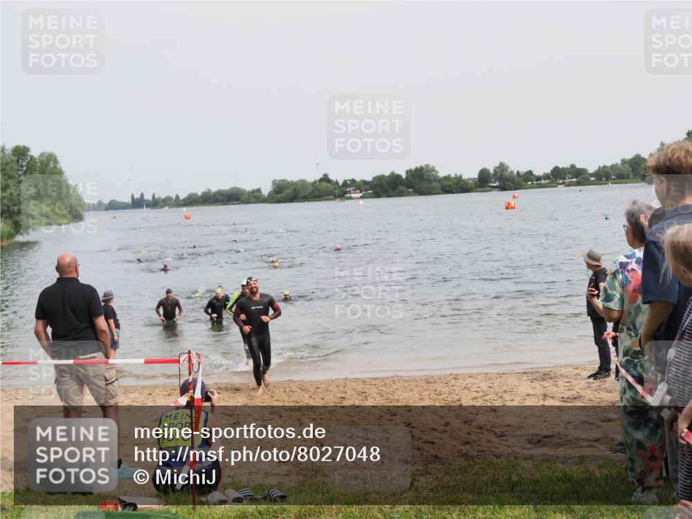 21.06.2025 - 27. Vierlanden-Triathlon MichiJ http://msf.ph/oto/8027048 15.06.2026 10:57:46 Schwimmen 686, 707, 738, 774 meine-sportfotos.de