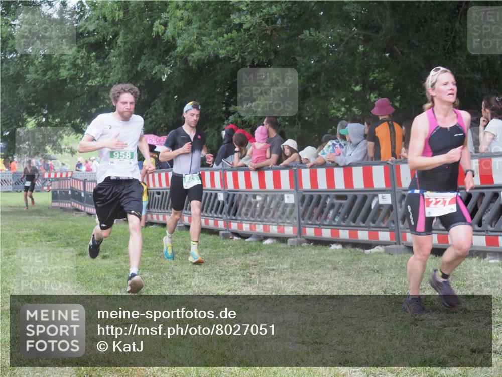 21.06.2025 - 27. Vierlanden-Triathlon KatJ http://msf.ph/oto/8027051 15.06.2025 13:30:14 Ziel 227, 663, 785, 891, 958 meine-sportfotos.de