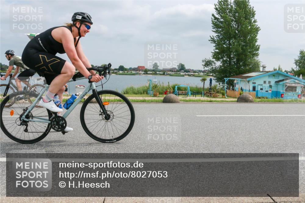 21.06.2025 - 27. Vierlanden-Triathlon H.Heesch http://msf.ph/oto/8027053 15.06.2025 12:18:07 Radfahren 742 meine-sportfotos.de