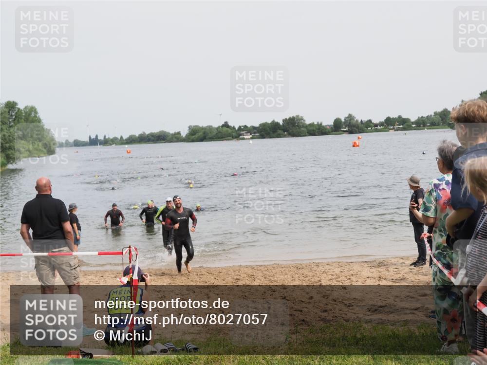 21.06.2025 - 27. Vierlanden-Triathlon MichiJ http://msf.ph/oto/8027057 15.06.2026 10:57:46 Schwimmen 686, 707, 738, 774 meine-sportfotos.de