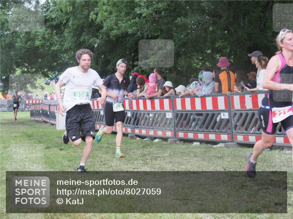 21.06.2025 - 27. Vierlanden-Triathlon KatJ http://msf.ph/oto/8027059 15.06.2025 13:30:14 Ziel 227, 663, 785, 891, 958 meine-sportfotos.de