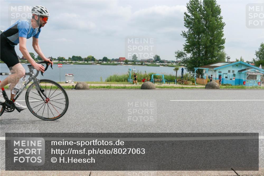 21.06.2025 - 27. Vierlanden-Triathlon H.Heesch http://msf.ph/oto/8027063 15.06.2025 12:18:21 Radfahren 683 meine-sportfotos.de