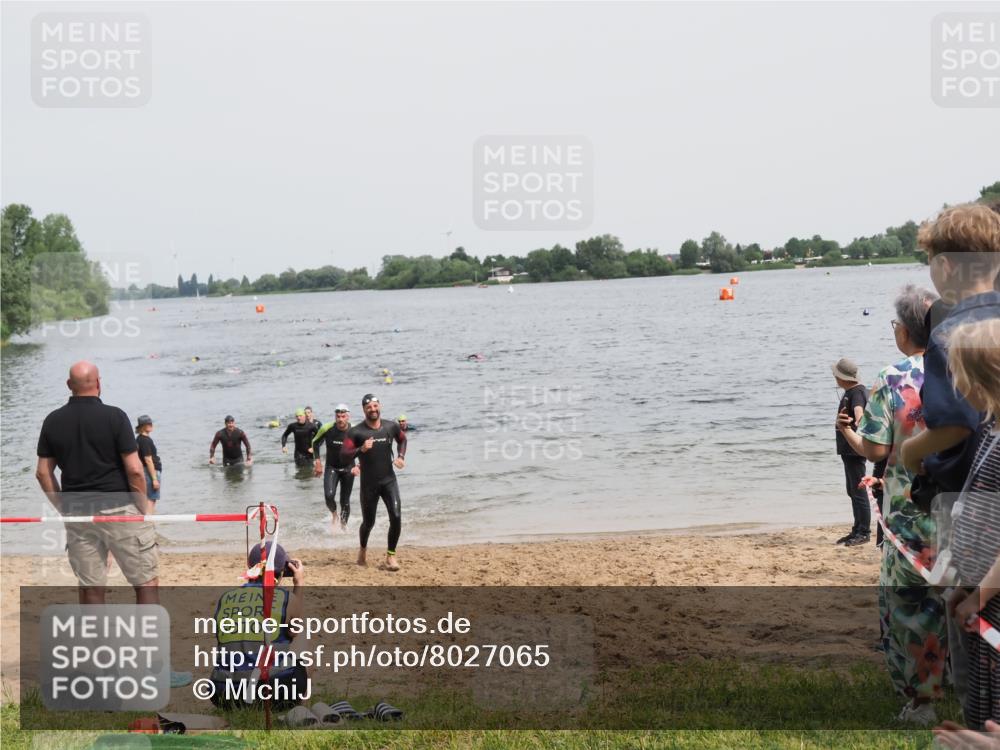 21.06.2025 - 27. Vierlanden-Triathlon MichiJ http://msf.ph/oto/8027065 15.06.2026 10:57:46 Schwimmen 686, 707, 738, 774 meine-sportfotos.de