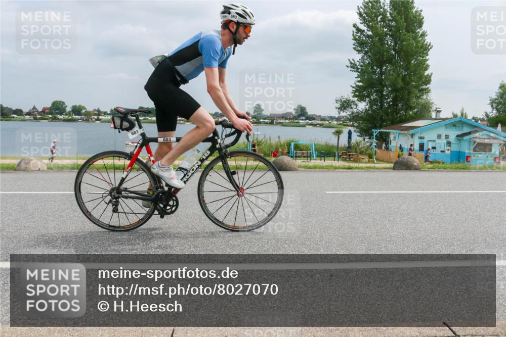 21.06.2025 - 27. Vierlanden-Triathlon H.Heesch http://msf.ph/oto/8027070 15.06.2025 12:18:21 Radfahren 683 meine-sportfotos.de