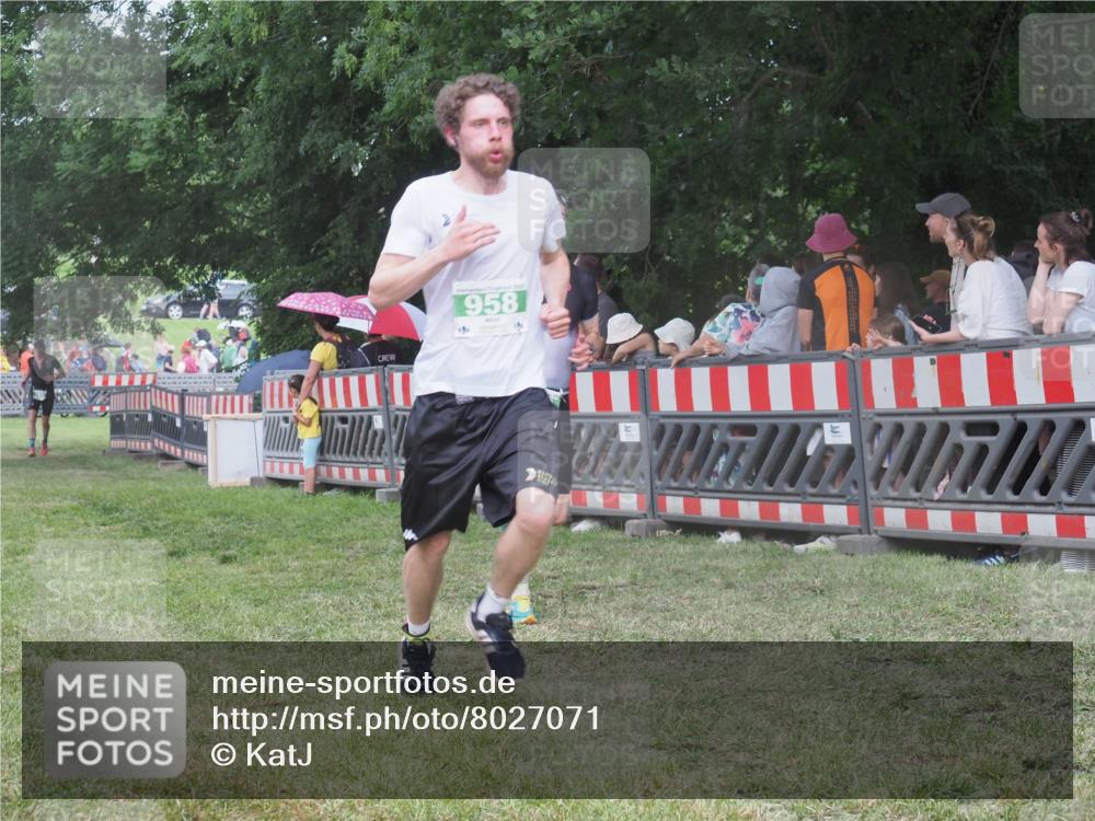 21.06.2025 - 27. Vierlanden-Triathlon KatJ http://msf.ph/oto/8027071 15.06.2025 13:30:14 Ziel 227, 663, 785, 891, 958 meine-sportfotos.de
